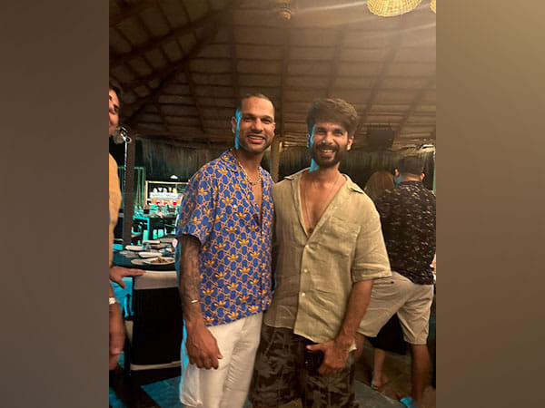 Shahid Kapoor meets cricketer Shikhar Dhawan, fans elated to see 
