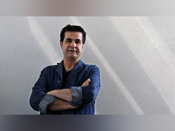Jafar Panahi leaves Iran for first time in 14 years after travel ban lifts