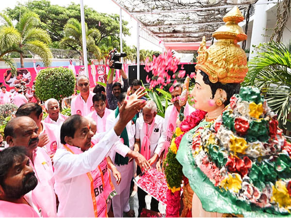 Telangana: KCR tells party members to prepare for early polls at BRS general body meet
