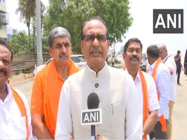 Siddaramaiah, Mallikarjun Kharge, Shivakumar are dangerous for development of Karnataka: MP CM Chouhan