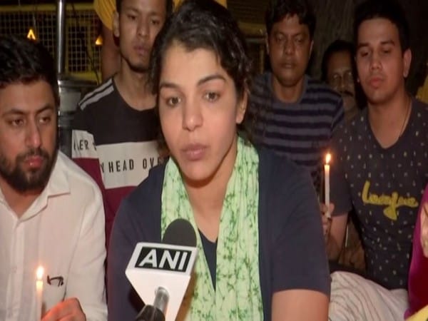 Wrestlers' protest at Jantar Mantar: Sakshee Malikkh complains about repeated power outage
