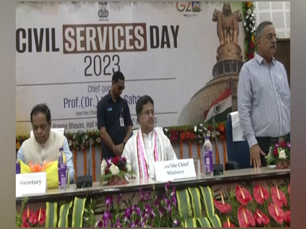 CM Manik Saha felicitates Civil Servants for their contribution in Tripura's progress