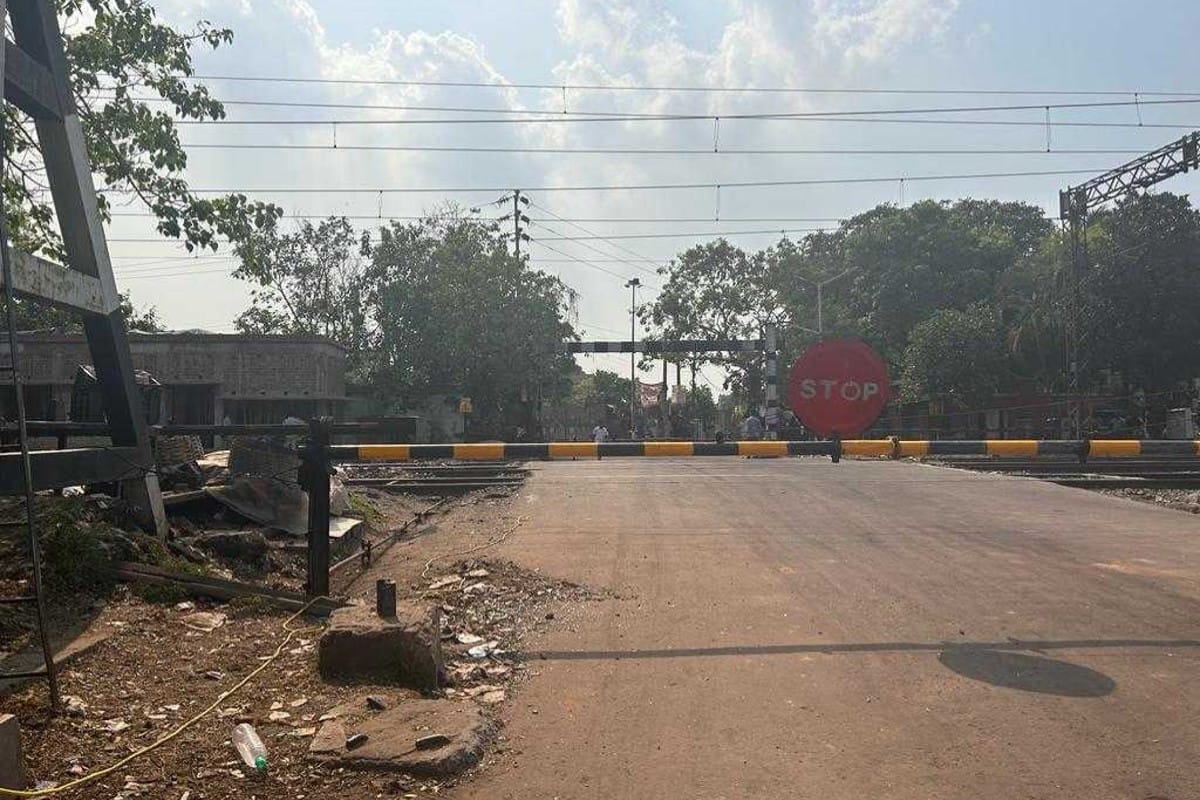 Railway Gate No. 4 in Rishra | Sreyashi Dey | ThePrint