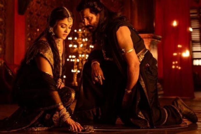 Aishwarya Rai and Vikram in a still from PS:II | Twitter