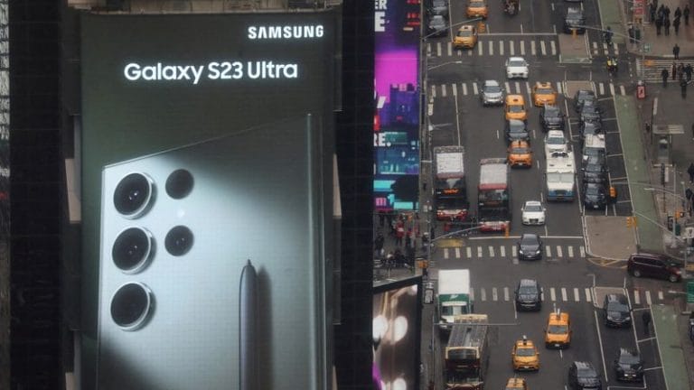 Samsung Electronics to cut chip production to ride out downturn