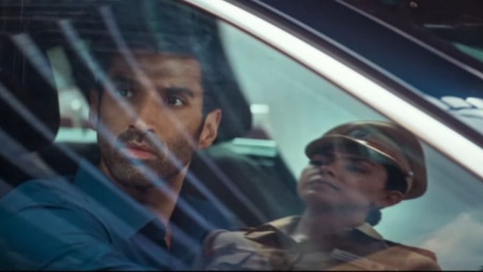 Aditya Roy Kapur and Mrinal Thakur in Gumraah | Youtube screenshot