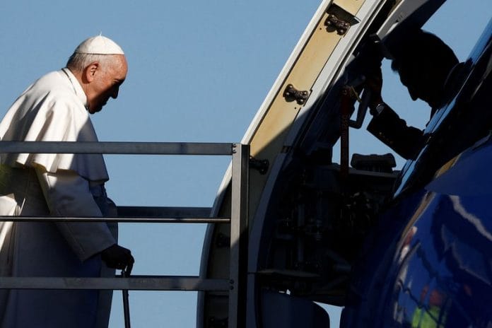 Pope Francis boards the papal plane ahead of his apostolic visit to Hungary at Fiumicino airport in Rome, Italy on 28 April 2023 | Photo: REUTERS/Guglielmo Mangiapane