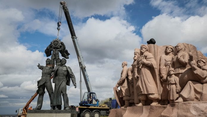 A Soviet monument to a friendship between Ukrainian and Russian nations is seen during its demolition in central Kyiv, Ukraine on 26 April 2022 | Photo: Reuters File Photo