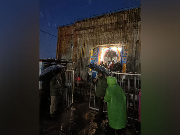 Registrations of pilgrims stopped till May 3 due to bad weather, snowfall in Kedarnath
