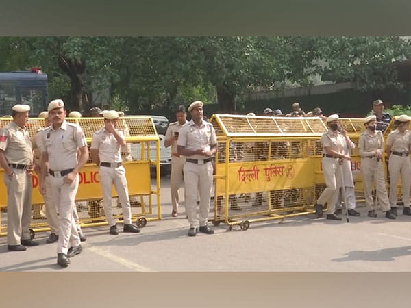 Wrestlers' Protest: Delhi Police on alert, barricades up on roads leading to Jantar Mantar