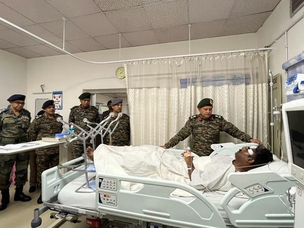 J-K: Northern Army Commander visits Udhampur hospital, interacts with pilots injured in chopper crash