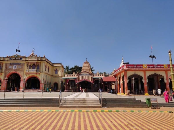 Karnataka polls: Ahead of May 10 slugfest, top Lingayat Maths draw political visitors