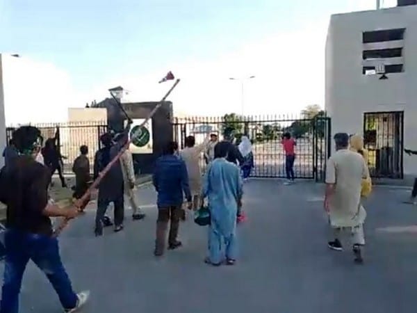 Mayhem unleashed on Pakistani streets; protestors throng Army HQ, residence of Corps Commander