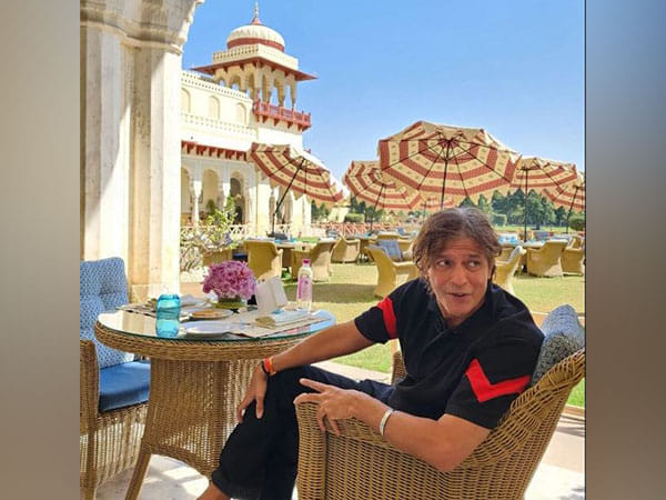 Chunky Panday rekindles his friendship with Anupam Kher on sets of upcoming 'Vijay 69'