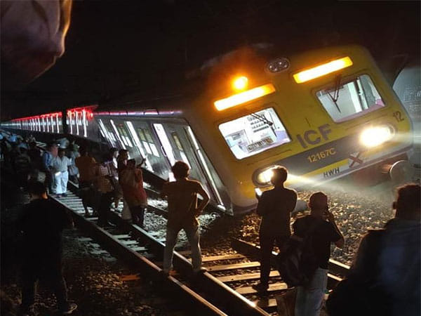 West Bengal: Barddhaman-Bandel local train derails near Saktigarh Station