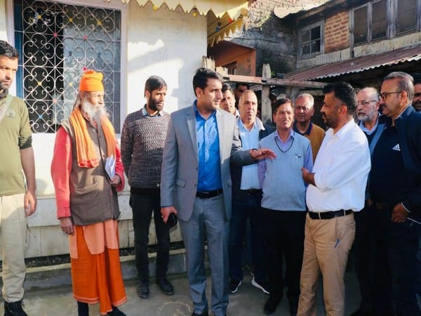 Srinagar Deputy Commissioner visits Narayan Mutt Tulsibagh to assess measures for restoration of temple architecture