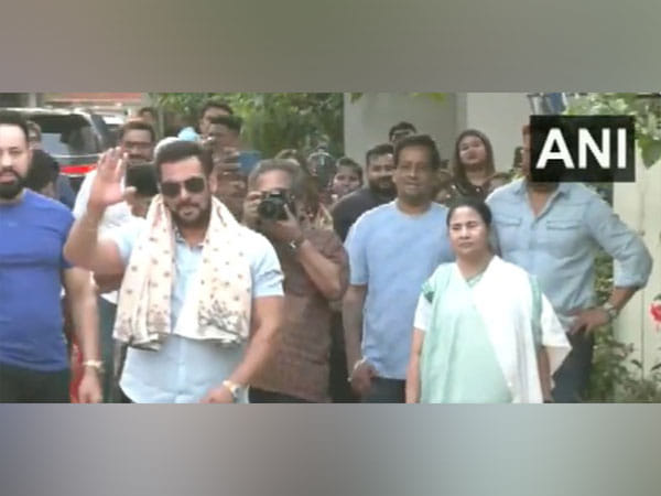 Salman Khan meets CM Mamata Banerjee at her Kalighat residence ahead of his concert