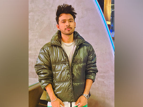 Tony Kakkar's new song 'Senorita' released, take a look