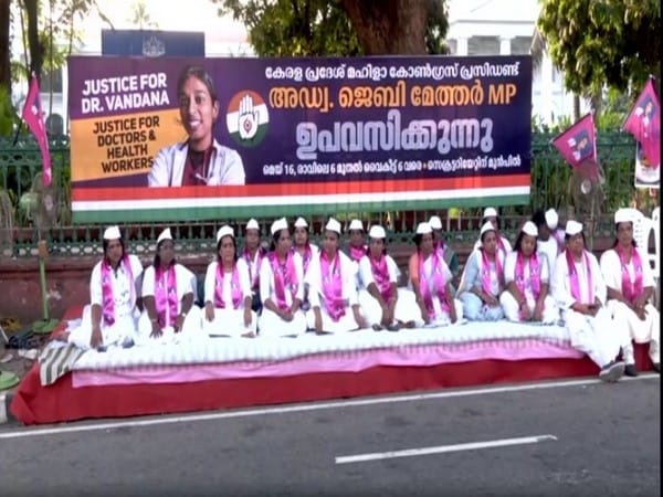 Kerala doctor murder: Women workers of Congress stage 12-hour hunger protest