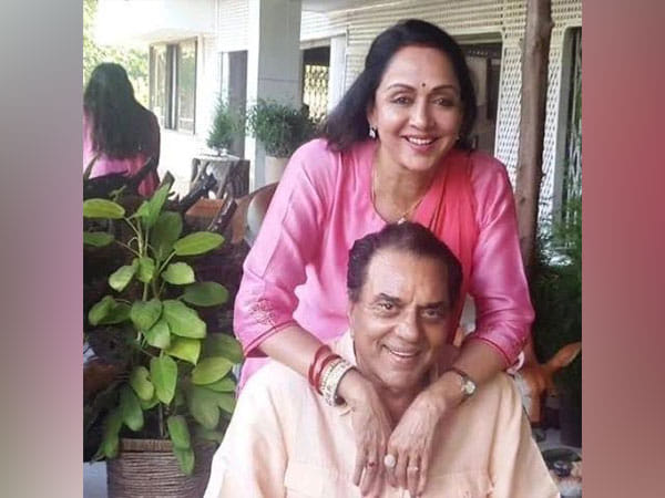 Dharmendra shares old clip with Hema Malini from 'Pratiggya'