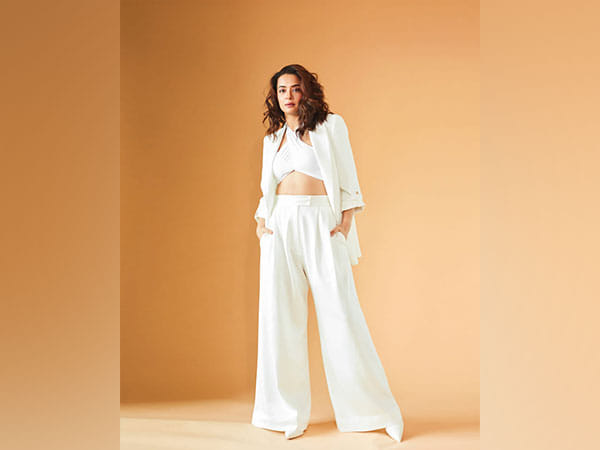 Surveen Chawla makes her way to Cannes for second time 