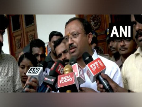 MoS Muraleedharan visits Kerala University