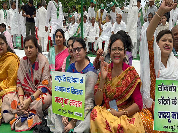 JDU leaders sit on hunger strike in Patna to protest against new Parliament inauguration by PM Modi