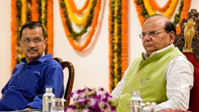 Delhi Lieutenant-Governor V.K. Saxena (right) with Delhi chief minister Arvind Kejriwal in New Delhi | Photo: PTI
