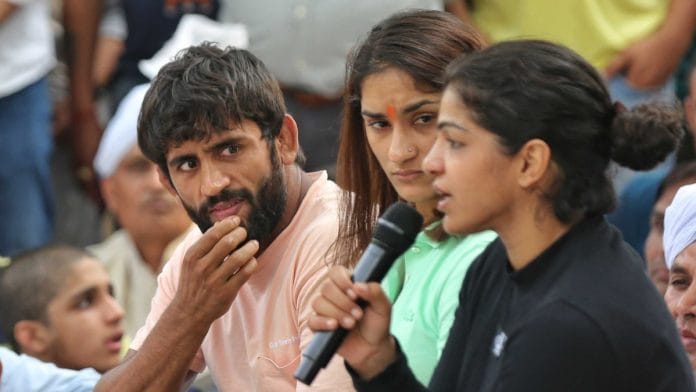 Wrestlers Bajrang Punia, Vinesh Phogat & Sakshi Malik at Jantar Mantar on 28 April, 2023 | Suraj Singh Bisht | ThePrint