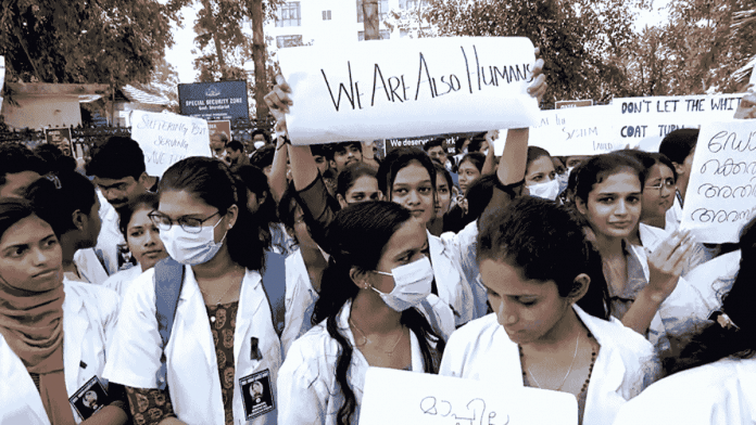 Doctors hold placards stage a protest demanding justice for Vandana Das, who was stabbed to death by her patient, outside secretariat in Thiruvananthapuram | ANI