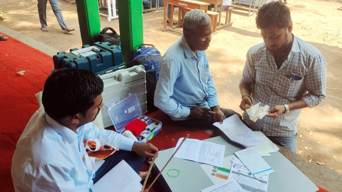 Polling officials with their EVMs, VVPATs and other polling materials prior to leaving for the polling booths on the eve of the Karnataka Assembly elections at Jamkhandi in Karnataka's Bagalkote | ANI