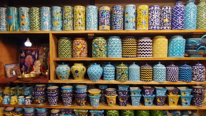 Blue Pottery, Jaipur, Rajasthan, India | Image courtesy of Wikimedia Commons
