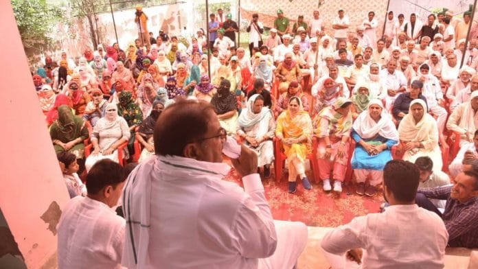 Abhay Singh Chautala addresses the masses during the Parivartan Padyatra | Twitter | @AbhaySChautala