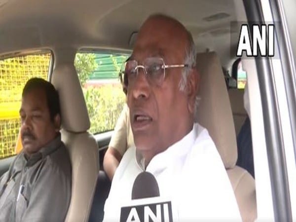 PM Modi provides concessions to big industrialists but has a problem when Congress tries to help poor: Mallikarjun Kharge 