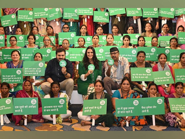 Survey with Househelps Show that Couples are Happier When they Share the Load