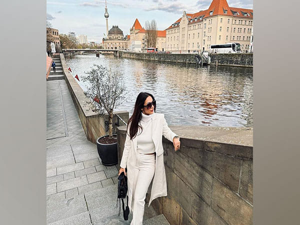 Malaika Arora shares selfie amid shoot in Bandra, check out