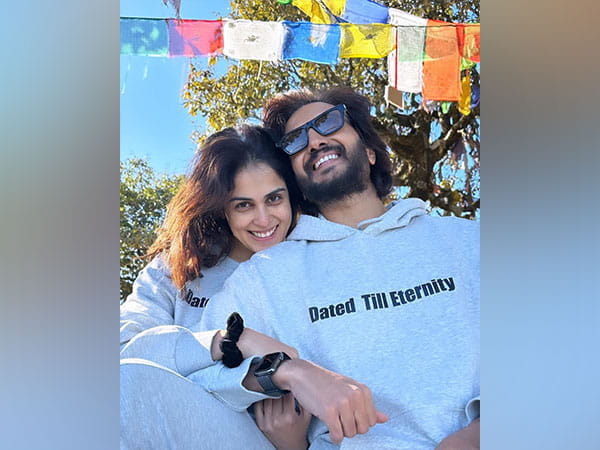 Watch: Riteish Deshmukh, Genelia D'Souza groove to 'Phir aur kya chahiye'