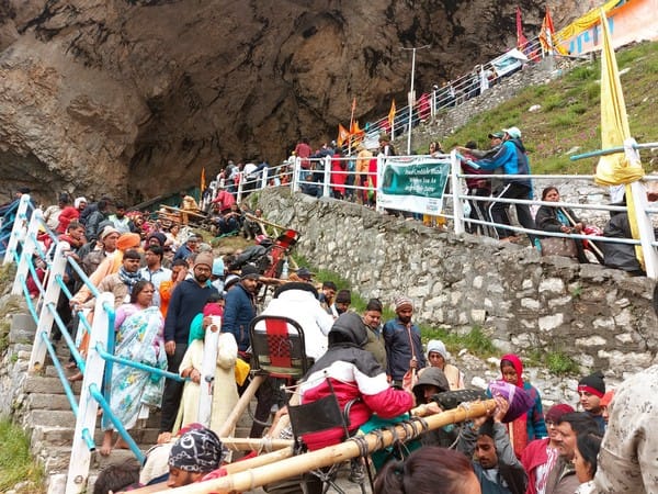 Expedite registration of service providers for Amarnath Yatra: Div Com Kashmir