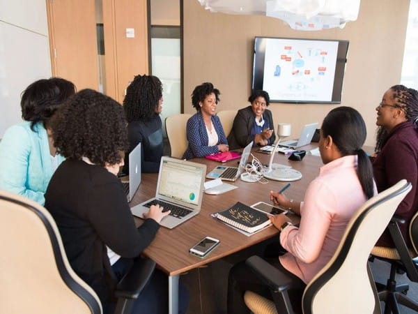 Employers should exercise caution when introducing peer recognition initiatives: Study