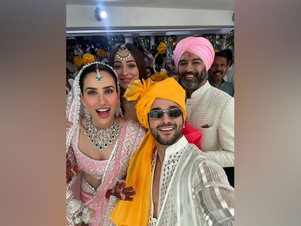 Sonnalli Seygall, Ashesh L Sajnani wedding reception: BFFs Raai Laxmi, Sahil Salathia give special performance for newlyweds