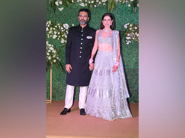 Sonnalli Seyggal, Ashesh Sajnani beam with joy in pics from wedding reception 
