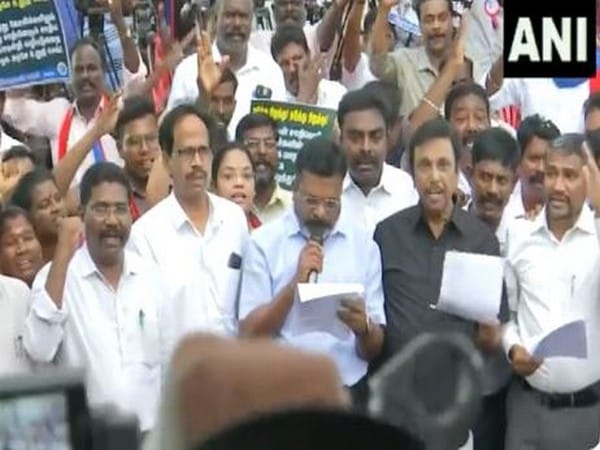 VCK stages a protest against TN govt over right to worship in temples