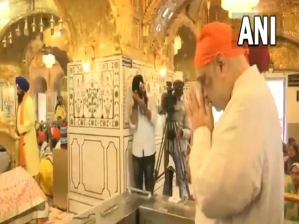 On 2-day visit to 4 states, Amit Shah reaches Nanded; offers prayers at gurdwara
