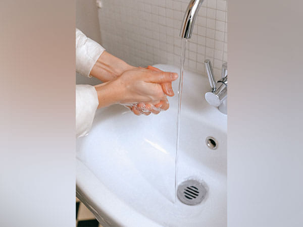 Gentle cleansers kill viruses as effectively as harsh soaps: Study