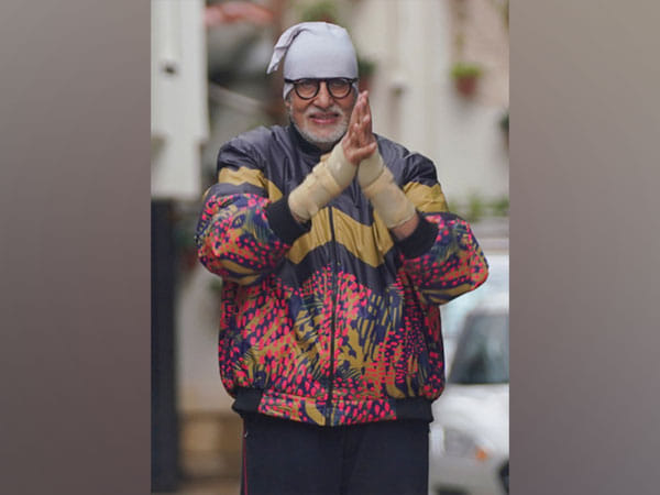 Big B meets his fans in new avatar, breaks long-term 