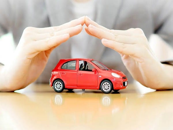 What are the factors that affect car insurance premiums in India?