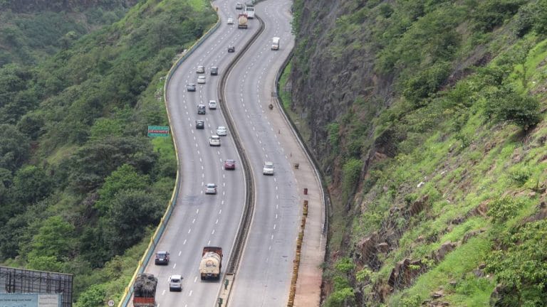 4 killed, 3 critically injured as tanker carrying methanol overturns on Mumbai-Pune Expressway