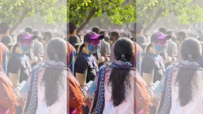 Students celebrating Holi in Pakistan. | @Twitter