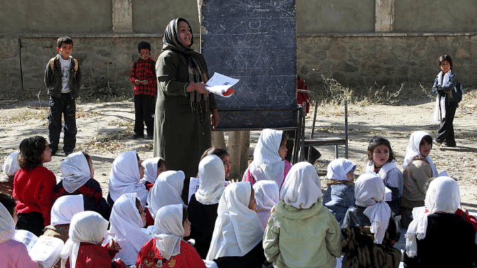 Afghan primary school children attend classes | UN Photo/Fardin Waezi via Flickr