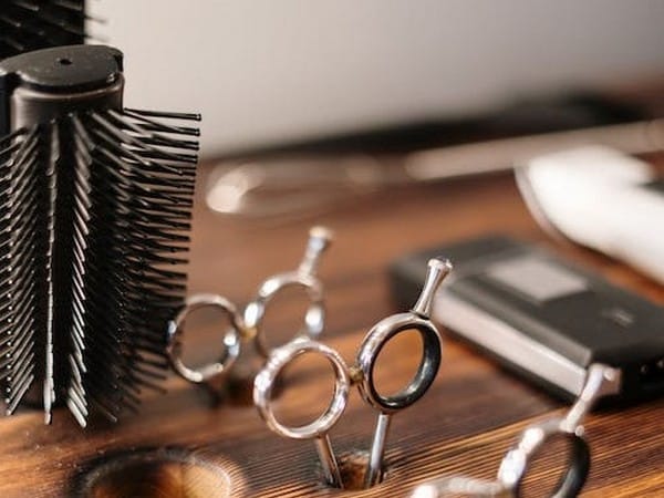 Taliban bans women's beauty salons in Kabul